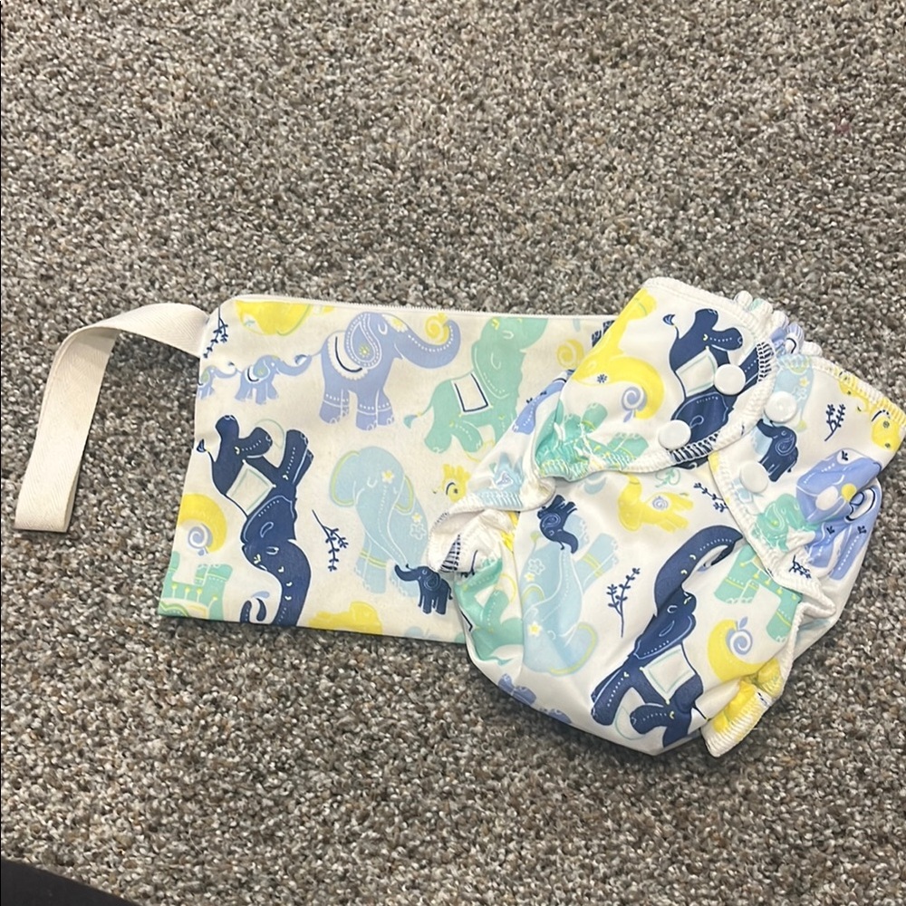 NWOT Applecheeks Irrelephant Elephant Print Diaper Set with Wet Bag